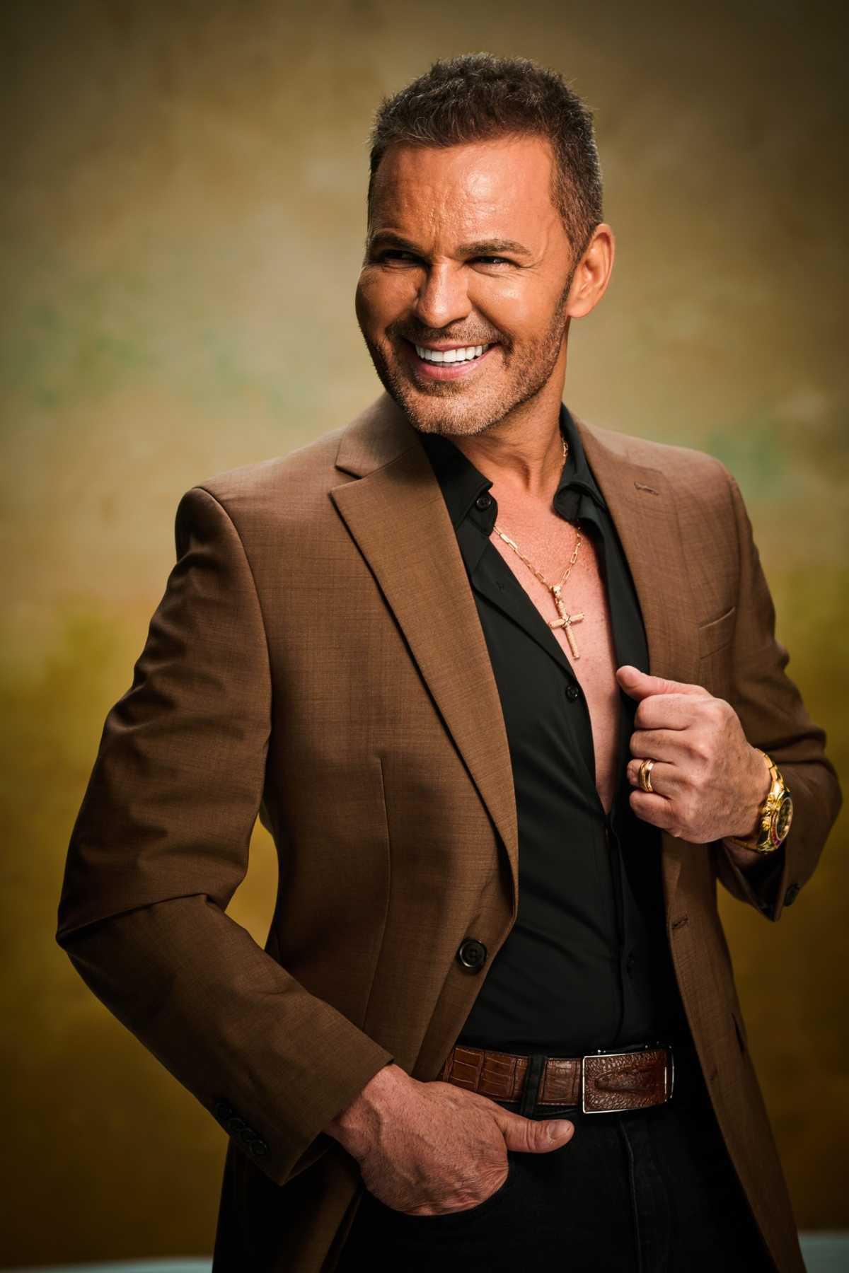 Eduardo Costa apresenta os grandes sucessos no Villa Country