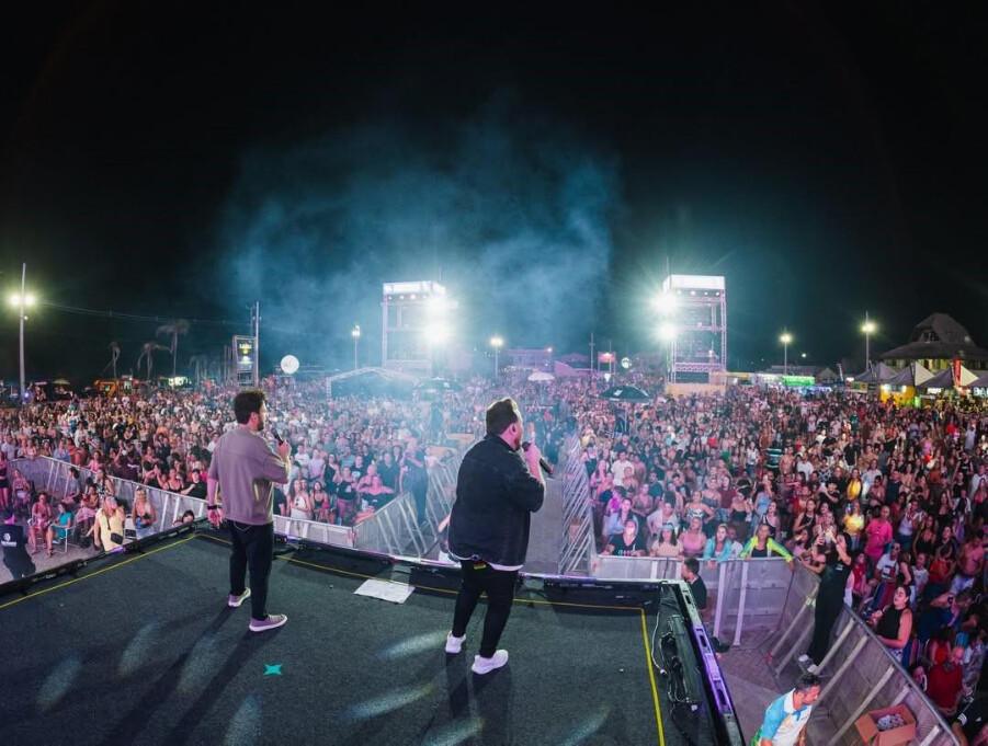 Luiz Cláudio & Giuliano reúnem 25 mil pessoas em show no Verão Maior Paraná 