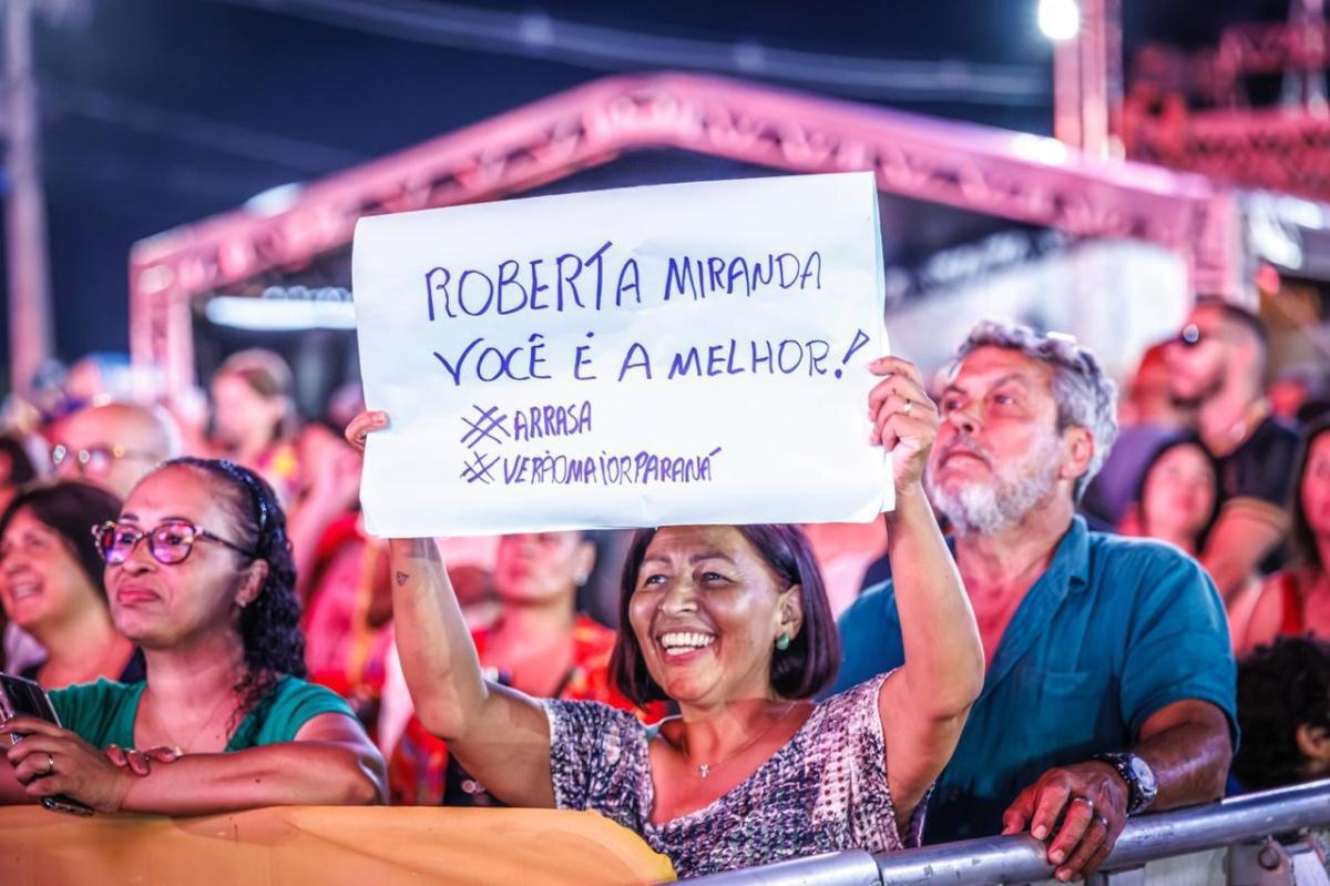 Roberta Miranda faz sucesso absoluto em sua estreia no Verão Maior Paraná Roberta Miranda faz sucesso absoluto em sua estreia no Verão Maior Paraná