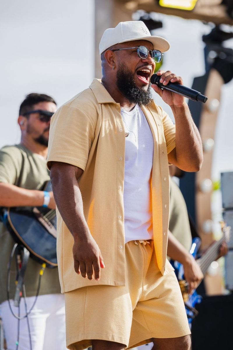 Gusttavo Lima faz história em Cabedelo (PB) com o "Paraíso Particular Sunset" Gusttavo Lima faz história em Cabedelo (PB) com o "Paraíso Particular Sunset"