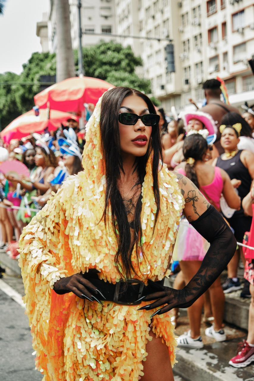 Grag Queen agita o Bloco da Favorita e leva o álbum “Cósmica (Remix)” ao carnaval de rua do Rio com Felipe Poeta Grag Queen agita o Bloco da Favorita e leva o álbum “Cósmica (Remix)” ao carnaval de rua do Rio com Felipe Poeta