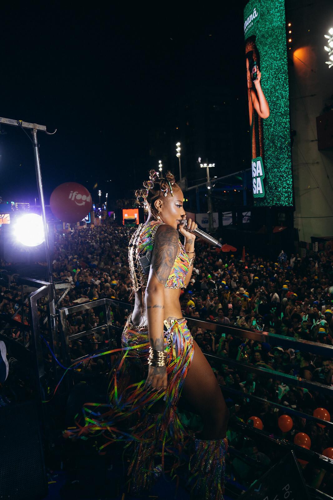Ludmilla participa da abertura do Carnaval de Salvador com o Fervo da Lud e arrasta multidão por cinco horas no Circuito Barra-Ondina