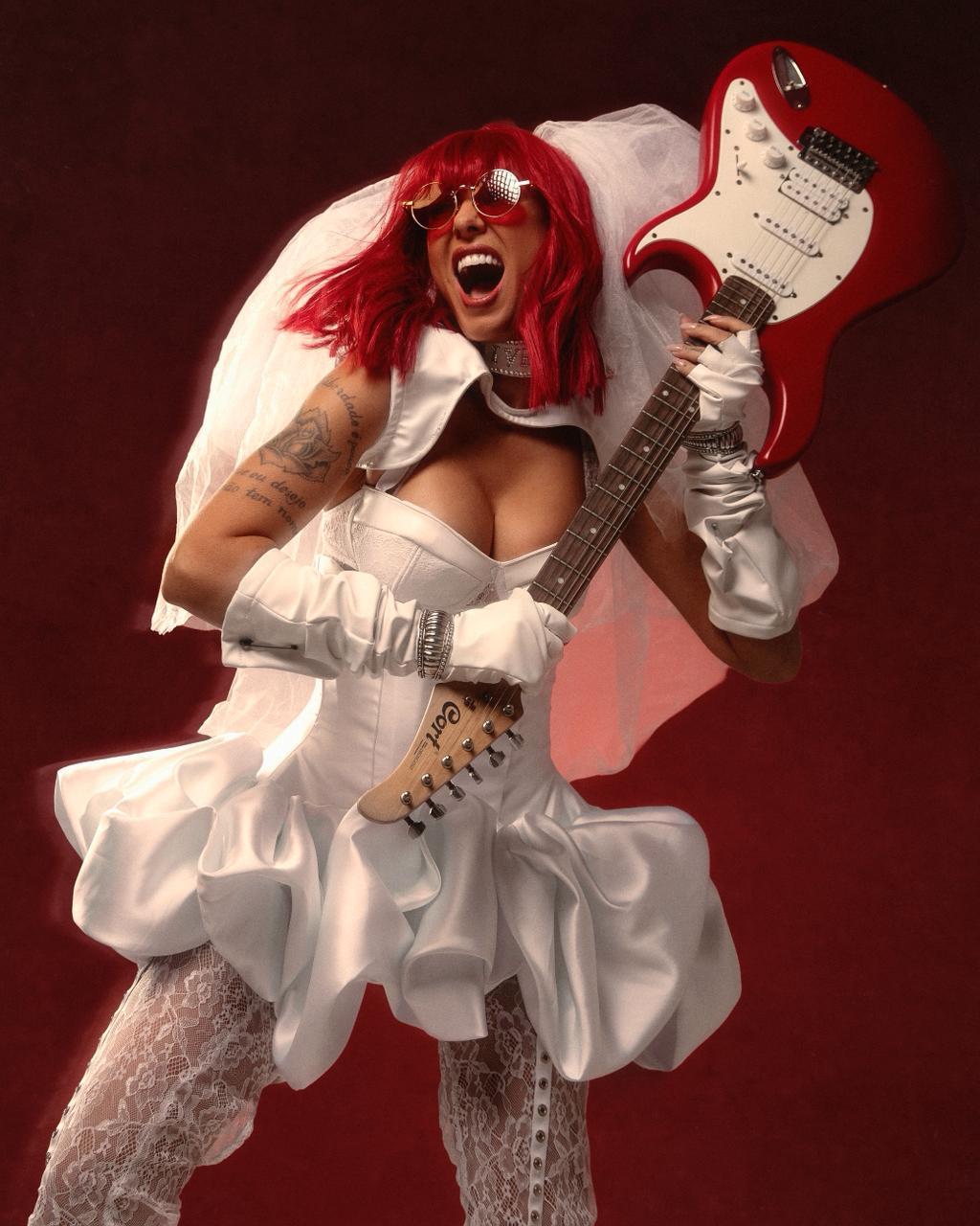 Alinne Rosa Homenageia Rita Lee Com Look Icônico no Carnaval Alinne Rosa Homenageia Rita Lee Com Look Icônico no Carnaval