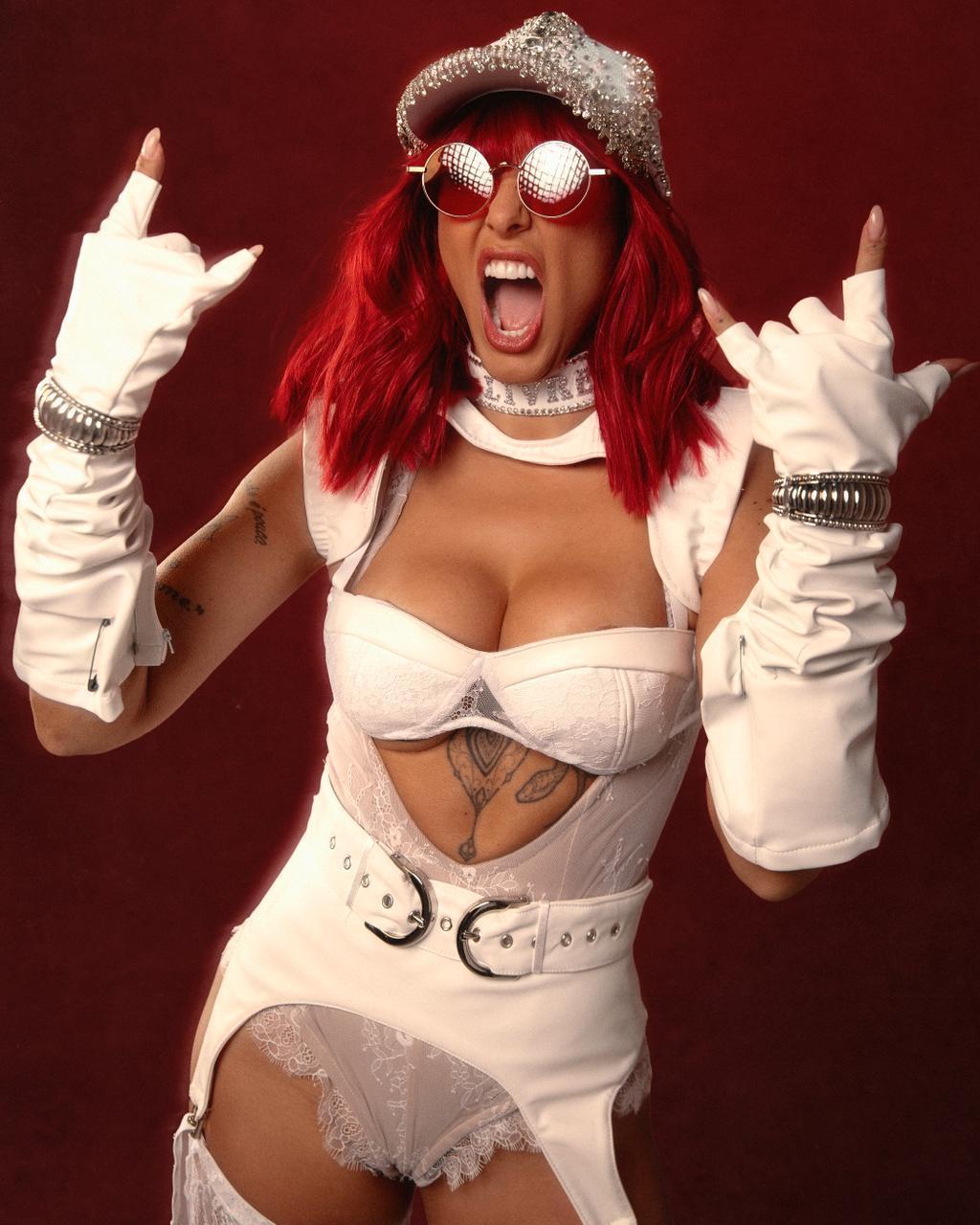 Alinne Rosa Homenageia Rita Lee Com Look Icônico no Carnaval Alinne Rosa Homenageia Rita Lee Com Look Icônico no Carnaval