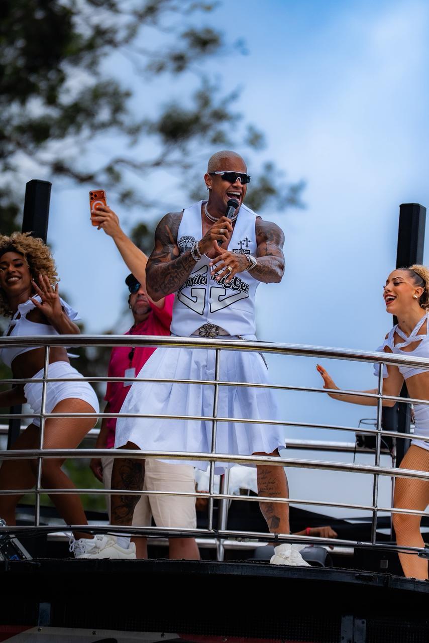 Léo Santana reúne mais de 1,1 milhão de foliões com o bloco “Vem com o Gigante” no Carnaval de Rua de São Paulo Léo Santana reúne mais de 1,1 milhão de foliões com o bloco “Vem com o Gigante” no Carnaval de Rua de São Paulo