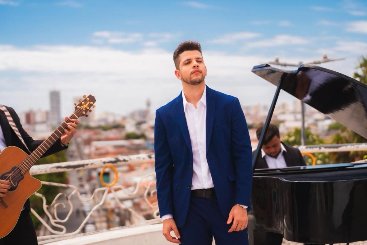 Nadson O Ferinha apresenta “Super Homem”