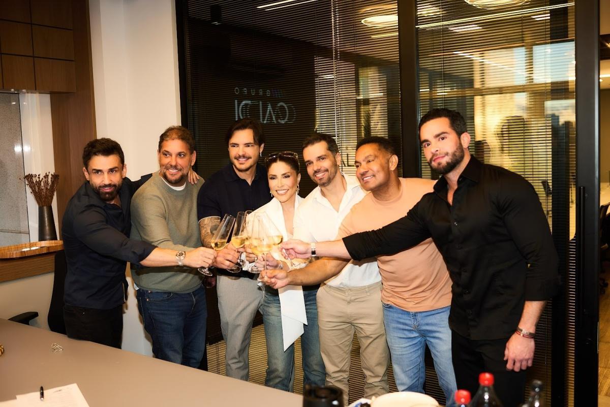 Manu Bahtidão oficializa contrato com novos empresários e monta um time de peso Manu Bahtidão oficializa contrato com novos empresários e monta um time de peso