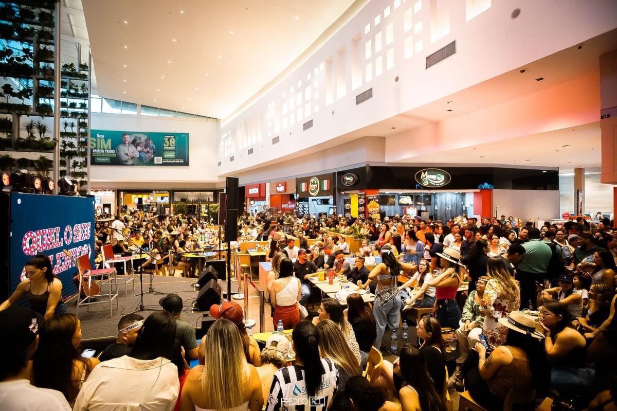 Fred & Fabricio lotam shopping em Campo Grande, com pocket show surpresa