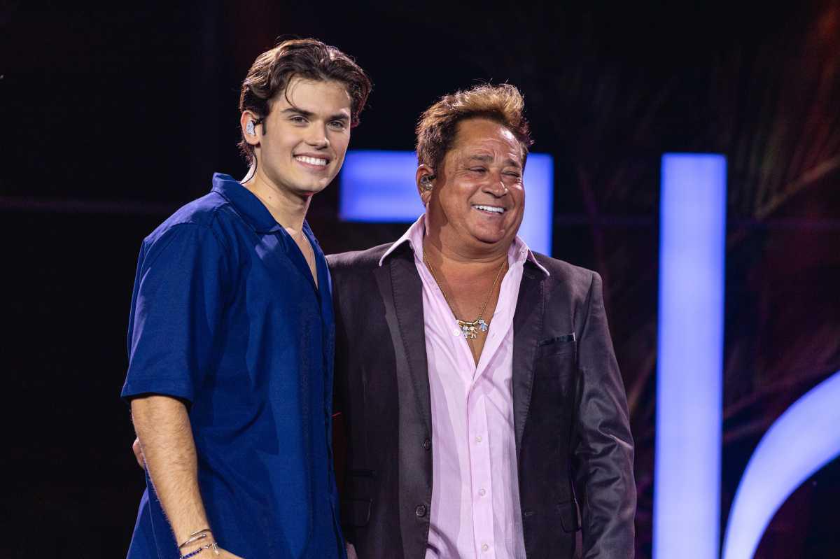 João Henrique lança "Esse Alguém Sou Eu" ao lado do cantor Leonardo, no EP "Sentidos Vol. 1" João Henrique lança "Esse Alguém Sou Eu" ao lado do cantor Leonardo, no EP "Sentidos Vol. 1"