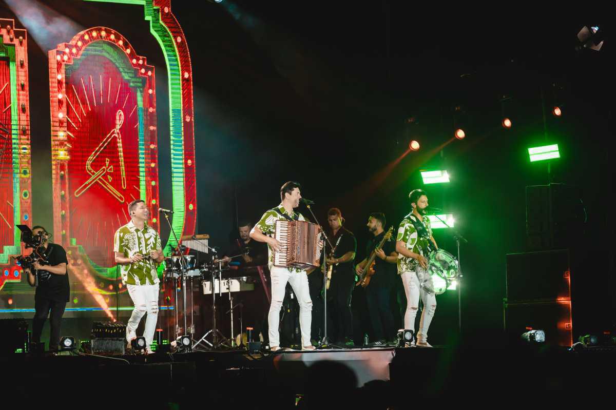 Fulô de Mandacaru apresenta “O Maior Forró do Mundo”, novo single do DVD de 25 anos, à meia noite desta sexta-feira (10)