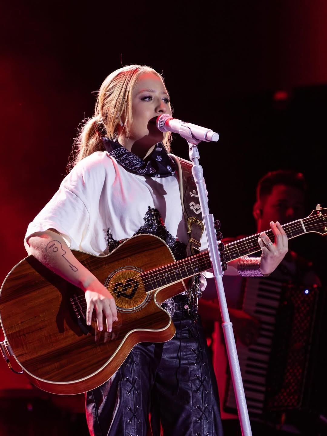 Mari Fernandez grava novo DVD intimista em Fortaleza e reforça conexão com suas origens Mari Fernandez grava novo DVD intimista em Fortaleza e reforça conexão com suas origens