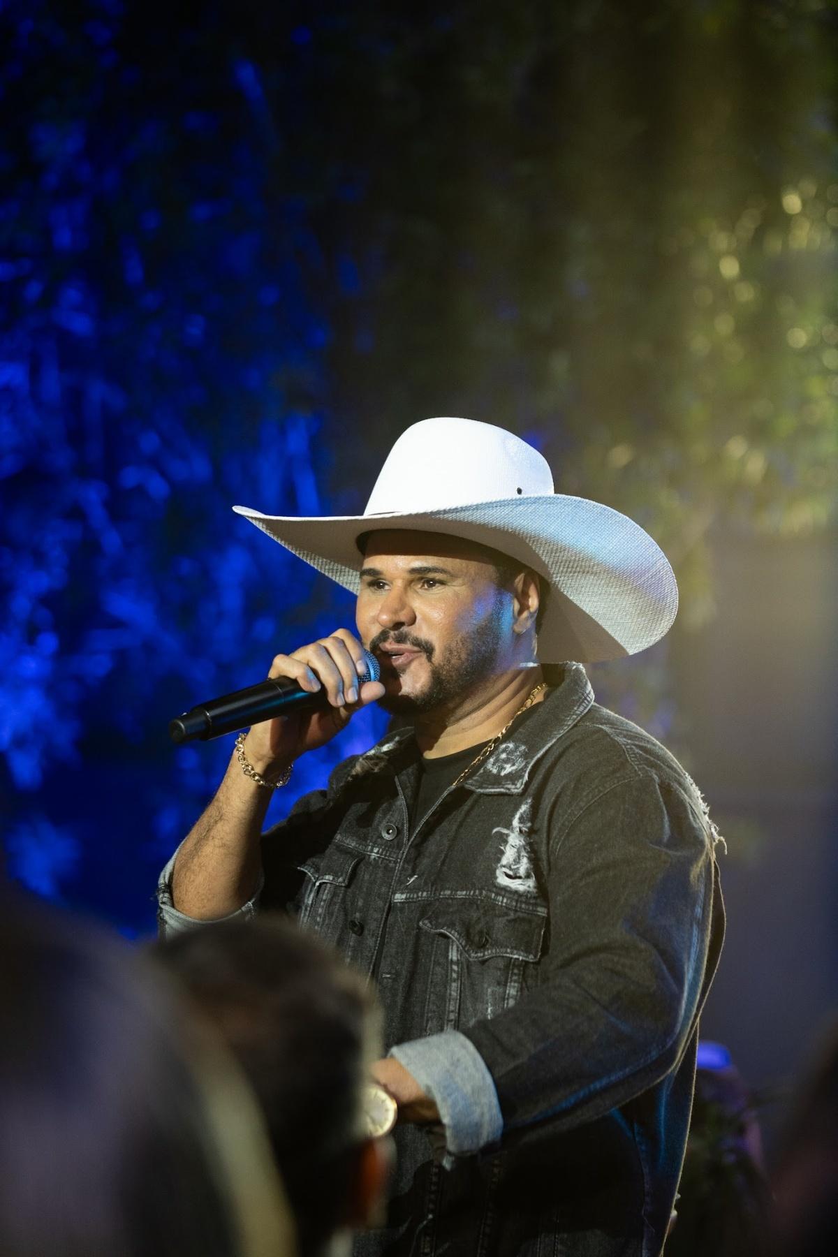 Nando Moreno grava DVD "Pelos Bares da Cidade" com casa cheia e participações especiais em Uberlândia Nando Moreno grava DVD "Pelos Bares da Cidade" com casa cheia e participações especiais em Uberlândia