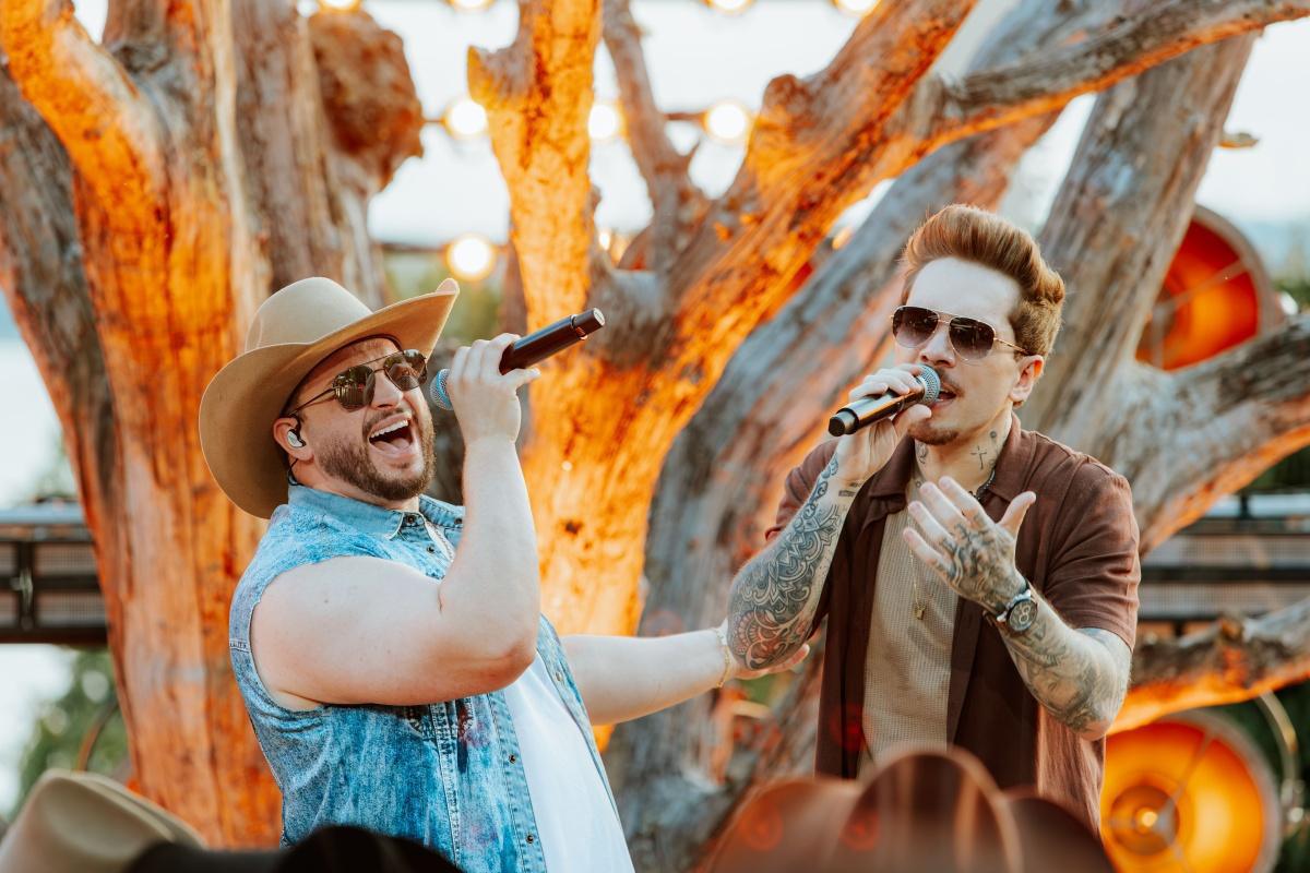 "Velhos Hábitos": com mais duas canções inéditas, Felipe & Rodrigo encerram álbum milionário "Velhos Hábitos": com mais duas canções inéditas, Felipe & Rodrigo encerram álbum milionário