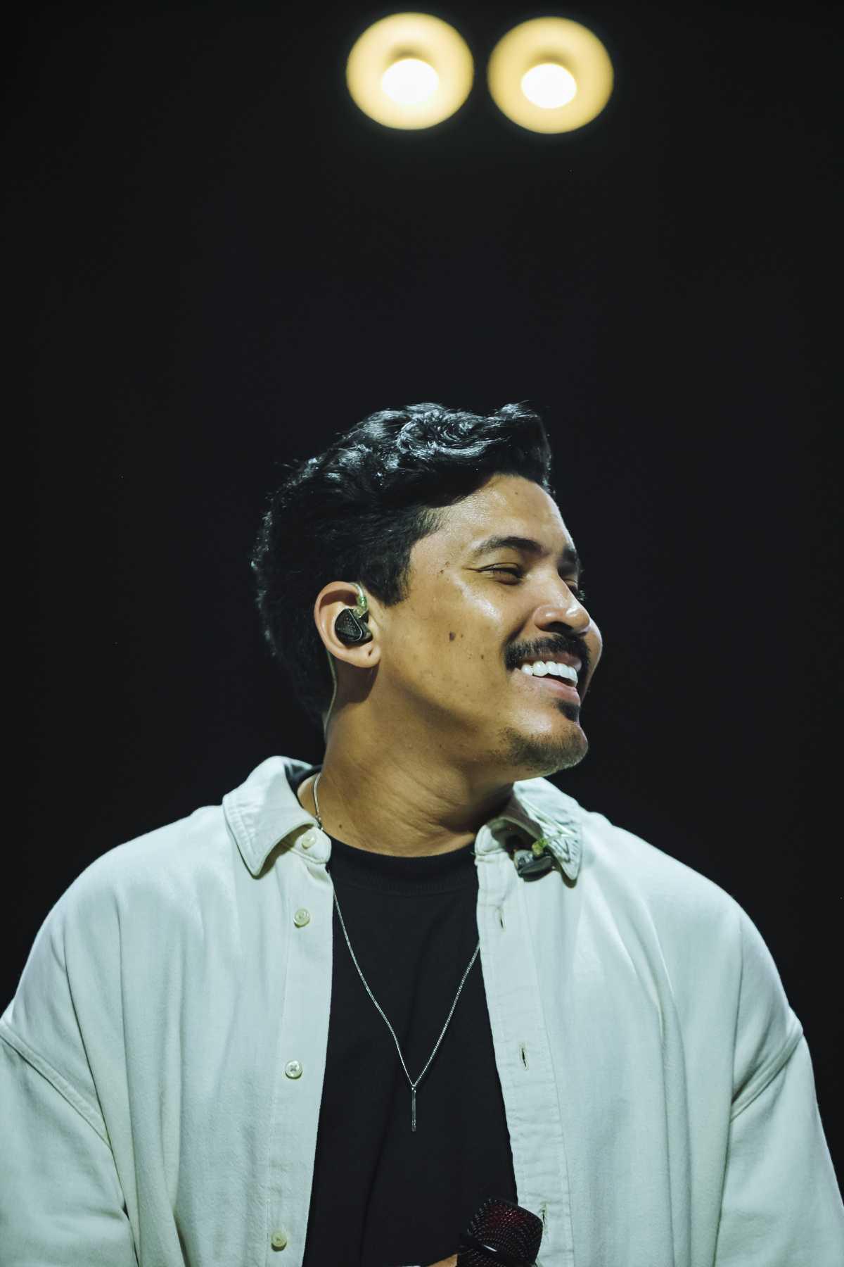 Jhonas Serra apresenta o single "Digno É o Cordeiro" Jhonas Serra apresenta o single "Digno É o Cordeiro"