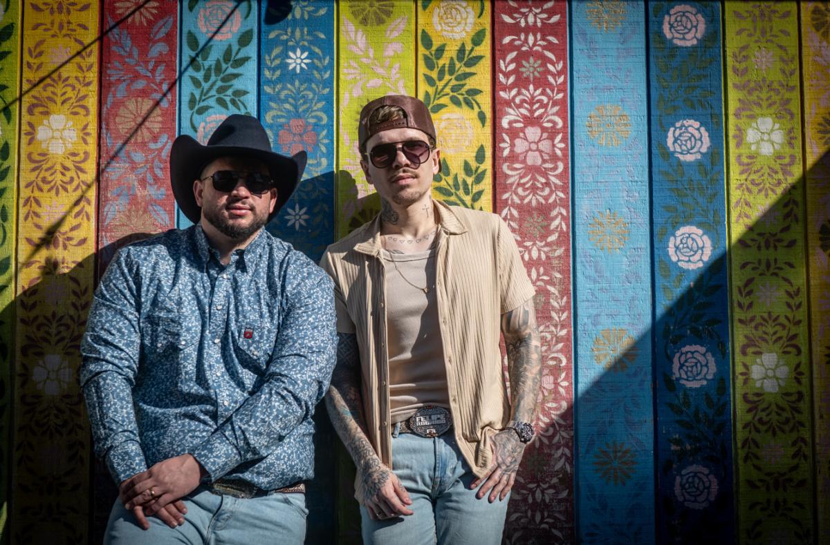Depois do estrondoso sucesso de "Velhos Hábitos", Felipe e Rodrigo anunciam novo audiovisual Depois do estrondoso sucesso de "Velhos Hábitos", Felipe e Rodrigo anunciam novo audiovisual