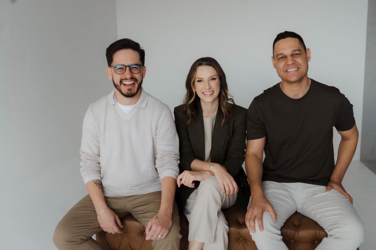 Emaús Music apresenta novas versões de "Não Há Deus Maior" e "Tu És Soberano" Emaús Music apresenta novas versões de "Não Há Deus Maior" e "Tu És Soberano"