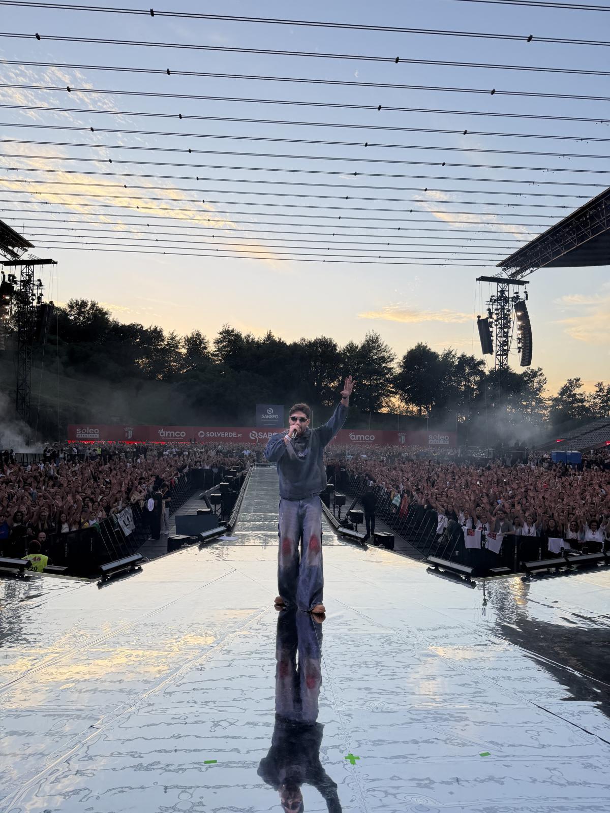 EME DJ abre show de Calema para 25 mil pessoas no Estádio Municipal de Braga, em Portugal