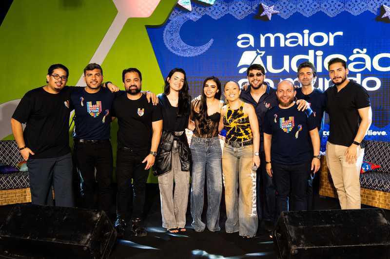 Mari Fernandez e Léo Foguete premiam compositora e intérprete após reality na Casa Vybbe, em Campina Grande Mari Fernandez e Léo Foguete premiam compositora e intérprete após reality na Casa Vybbe, em Campina Grande