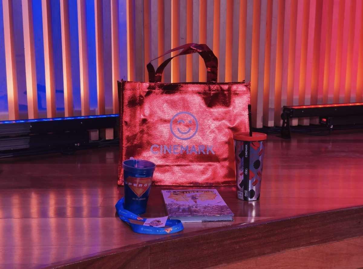 Cinemark leva 50 membros Cinemark Club ao Fan Event de 'Supergirl' no Rio de Janeiro