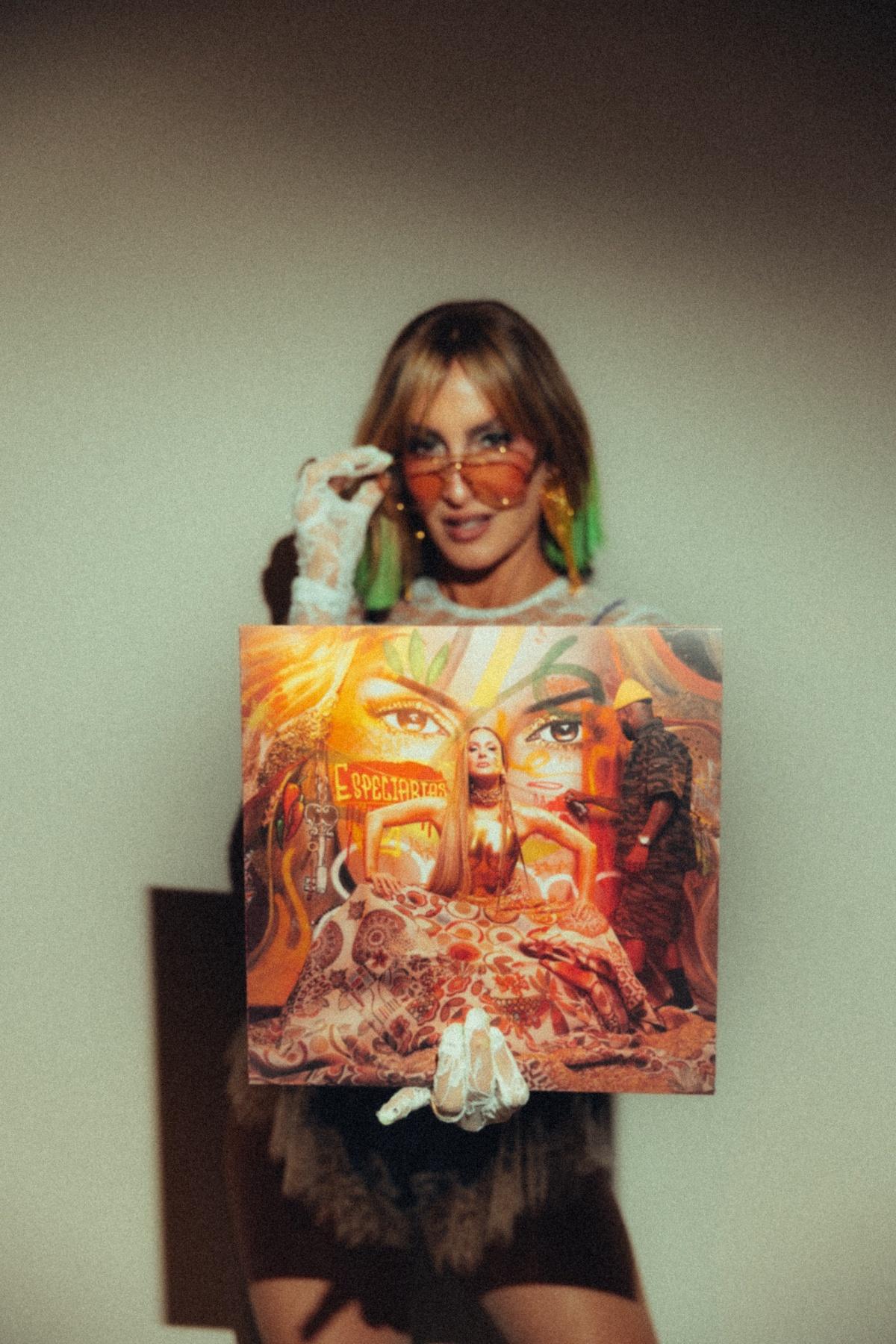 Claudia Leitte lança seu primeiro vinil com o disco "Especiarias"
