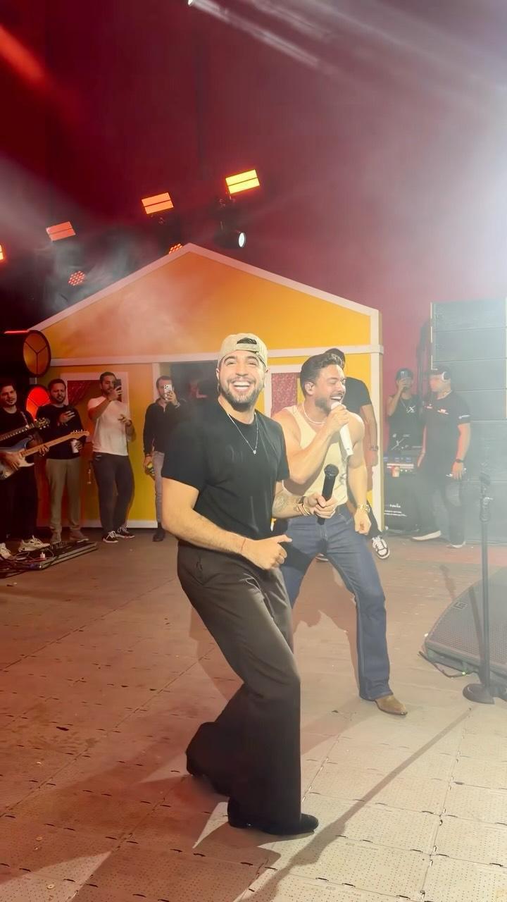 Nattan faz participação surpresa em show de Wesley Safadão e agita público na Paraíba Nattan faz participação surpresa em show de Wesley Safadão e agita público na Paraíba
