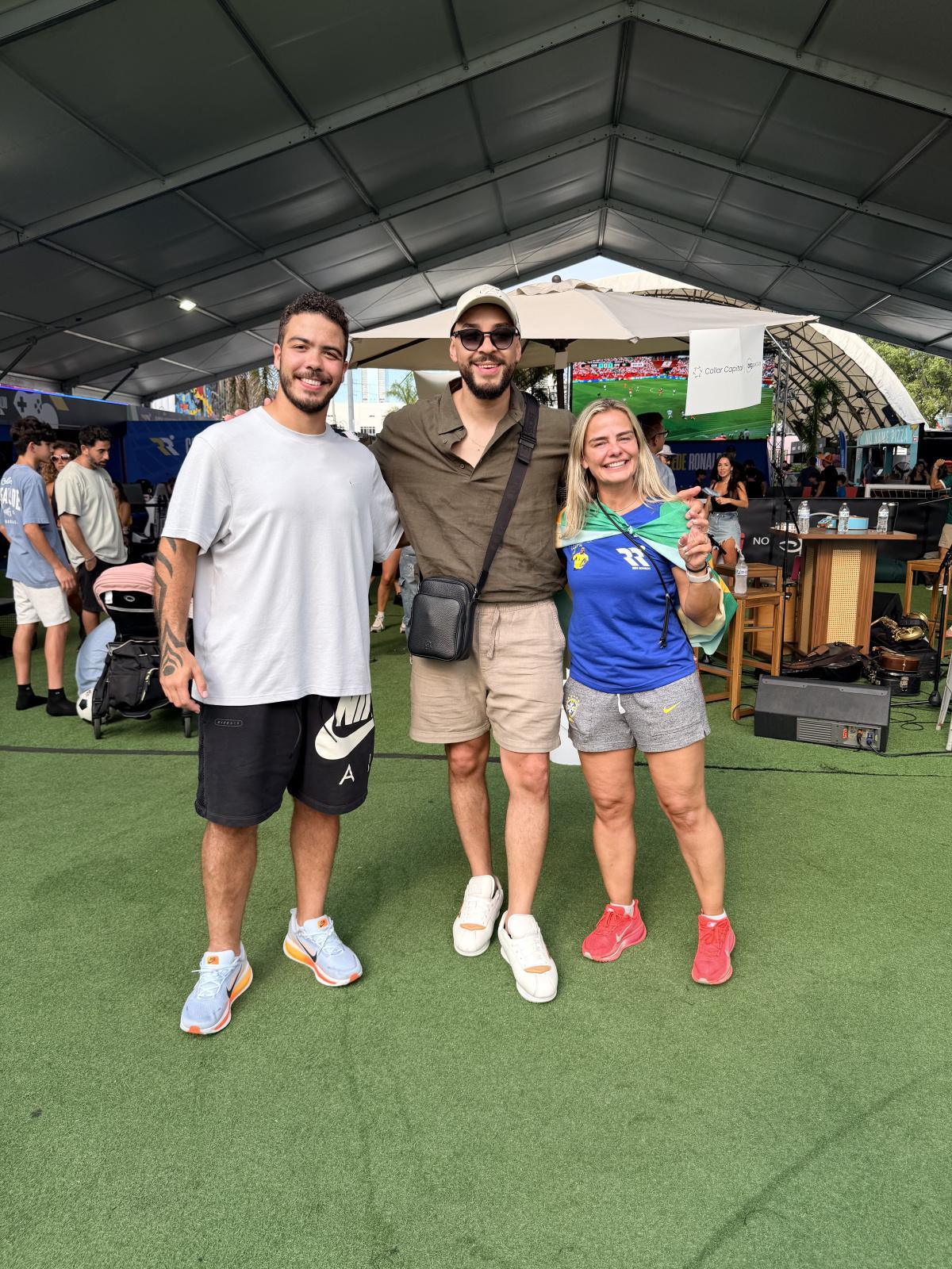 Em meio a Copa do Mundo, Ton Carfi leva louvor e fé à Casa Rede Ronaldo com dueto em Miami Em meio a Copa do Mundo, Ton Carfi leva louvor e fé à Casa Rede Ronaldo com dueto em Miami