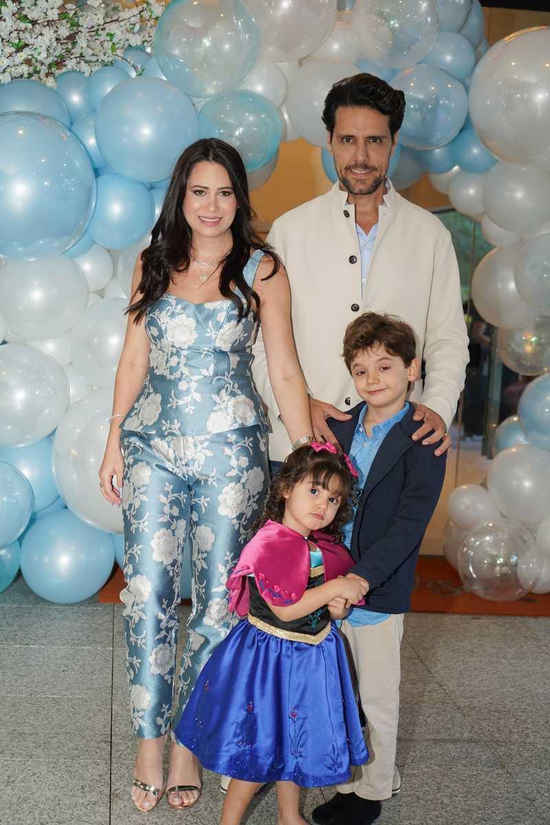 Quatro anos de Angelina: Thiago Arancam e Aline Frare festejam a caçula