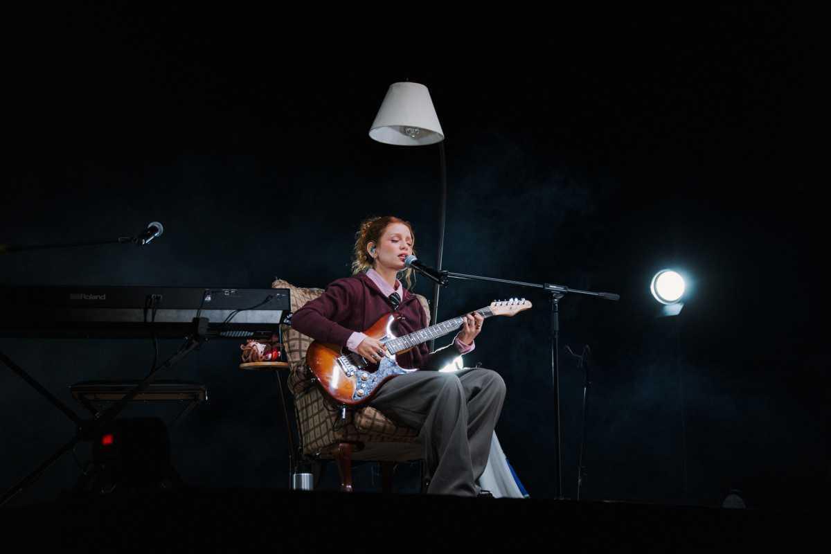 Carol Biazin encerra turnê acústica em Campo Mourão, cidade onde cresceu Carol Biazin encerra turnê acústica em Campo Mourão, cidade onde cresceu