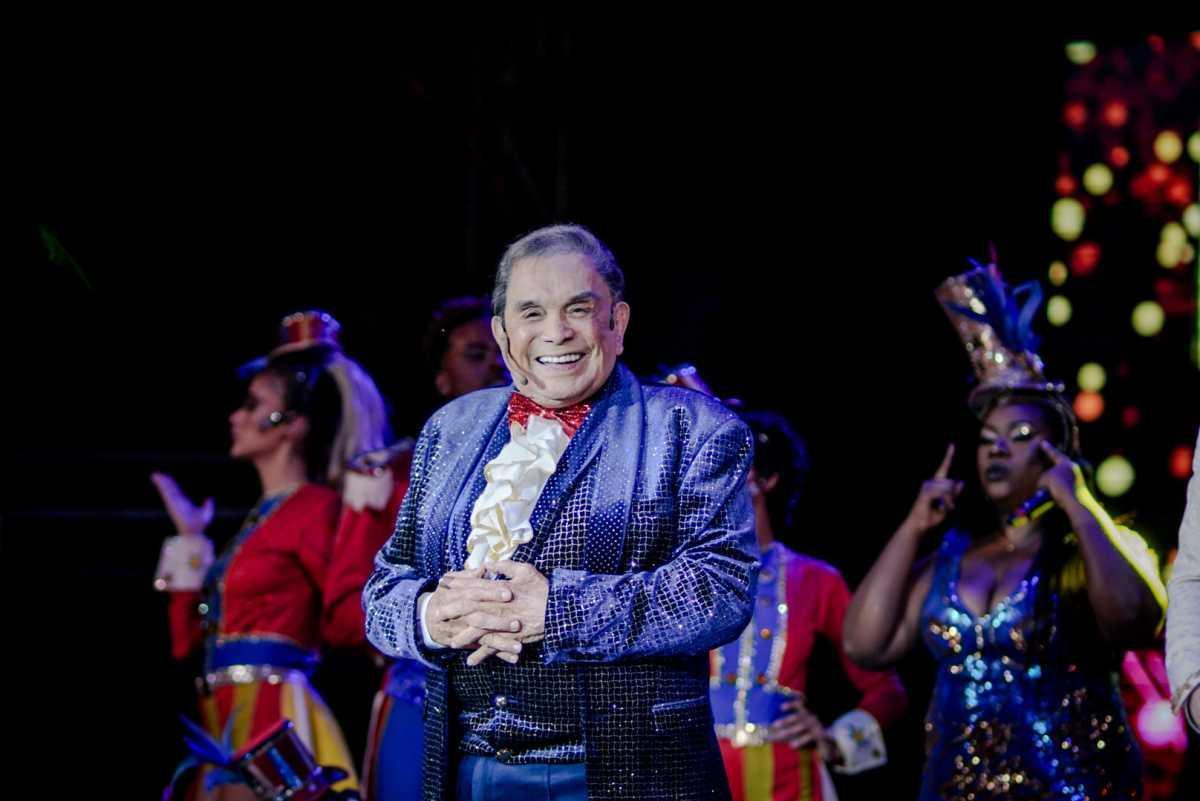 Eterno Trapalhão, Dedé Santana comemora 90 anos em superprodução realizada em São Paulo Eterno Trapalhão, Dedé Santana comemora 90 anos em superprodução realizada em São Paulo