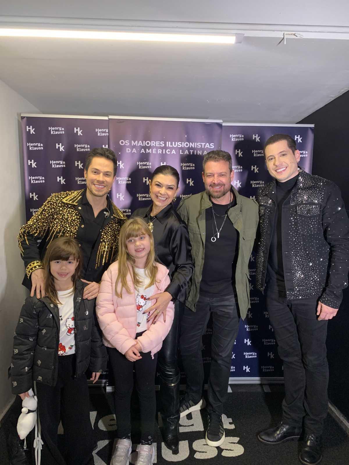 Celebridades transformam “Masters of Magic” de Henry e Klauss em programa de férias Celebridades transformam “Masters of Magic” de Henry e Klauss em programa de férias