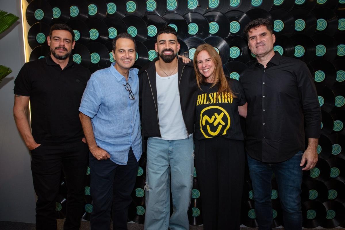 Dilsinho inicia novo capítulo da carreira e anuncia parceria com a Som Livre