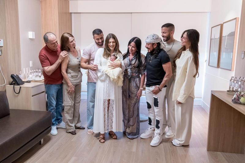 Bell Marques e os filhos, Rafa e Pipo, celebram chegada de bebê à família com álbum de músicas para ninar Bell Marques e os filhos, Rafa e Pipo, celebram chegada de bebê à família com álbum de músicas para ninar
