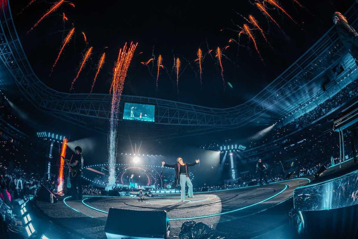 Imprensa portuguesa repercute sucesso de Luan Santana ao esgotar ingressos para show no Estádio da Luz, um ano antes Imprensa portuguesa repercute sucesso de Luan Santana ao esgotar ingressos para show no Estádio da Luz, um ano antes