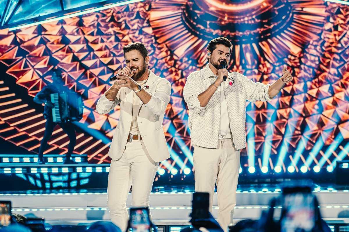 Zé Neto & Cristiano se tornam os primeiros artistas brasileiros a ter duas músicas com mais de 1 bilhão de visualizações no Youtube Zé Neto & Cristiano se tornam os primeiros artistas brasileiros a ter duas músicas com mais de 1 bilhão de visualizações no Youtube