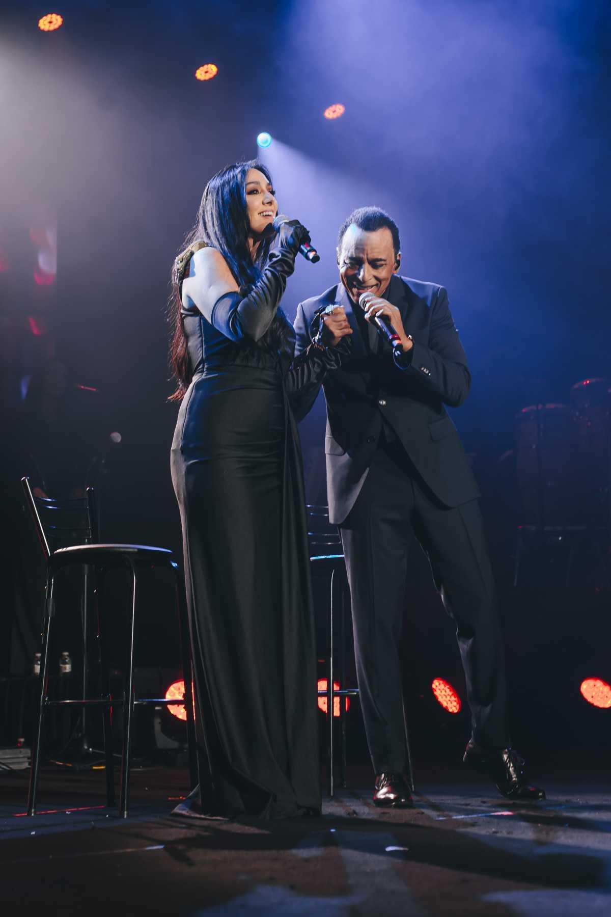 Marina Elali e Jon Secada Vivem Domingo de Emoção e Canções Eternas Marina Elali e Jon Secada Vivem Domingo de Emoção e Canções Eternas