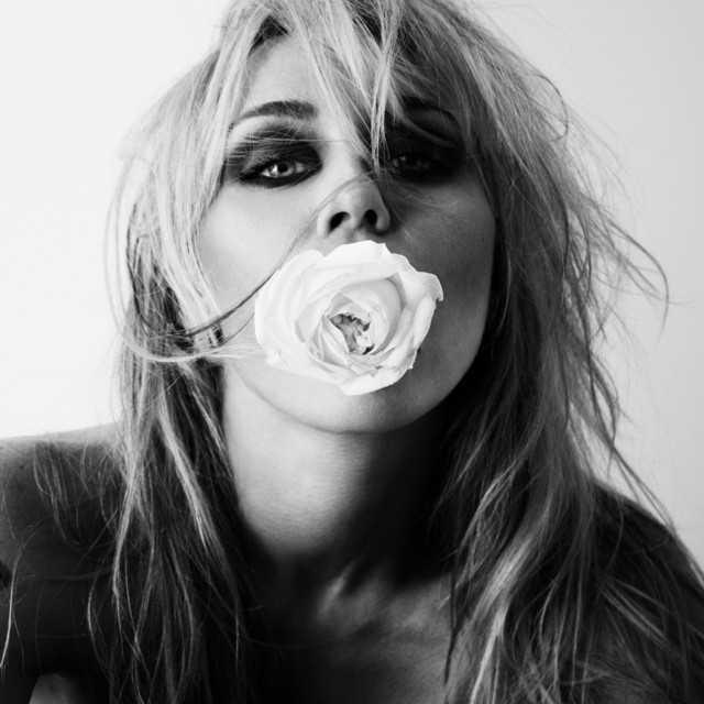 Bass Persuades - Miley Cyrus | Música, Letra e Tradução