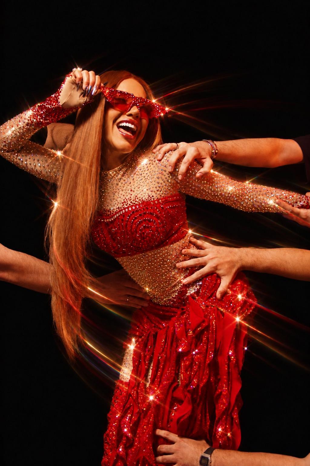 Viviane Batidão aposta em três looks com 15 mil pedrinhas cristalizadas para estreia no Rock in Rio