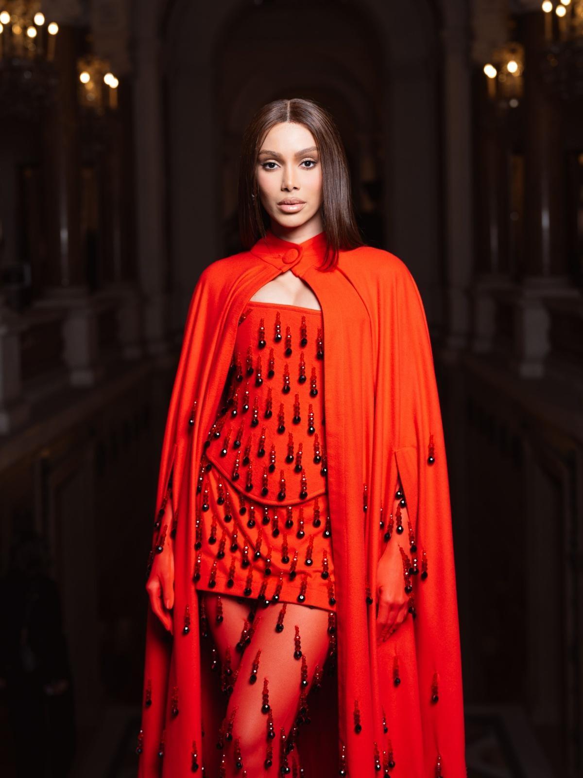 Anitta volta a Paris para seu terceiro desfile consecutivo pelo Le Défilé Anitta volta a Paris para seu terceiro desfile consecutivo pelo Le Défilé
