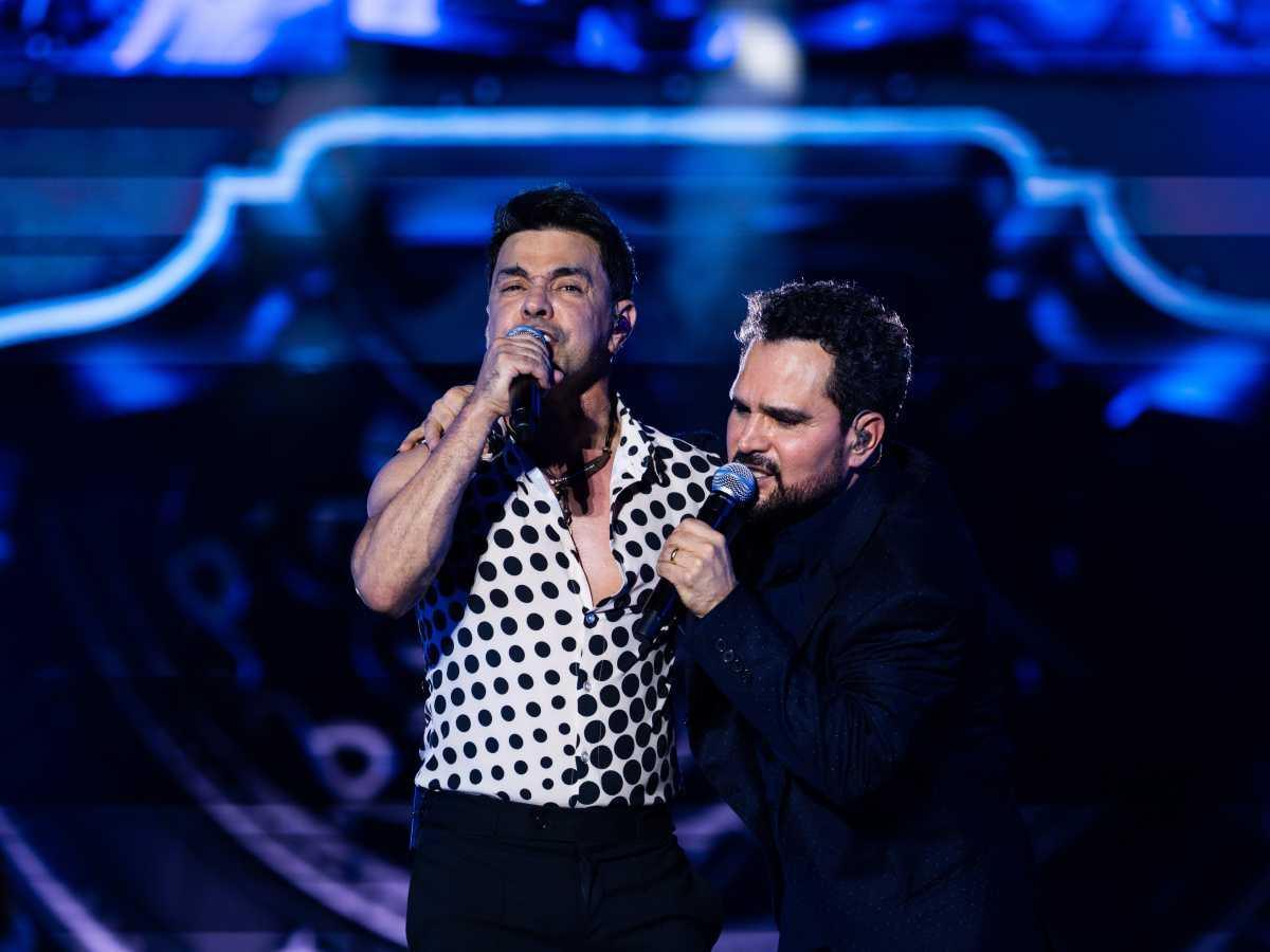 Zezé Di Camargo e Luciano lotam Arena Pantanal em mais uma noite épica do festival 'Histórias'