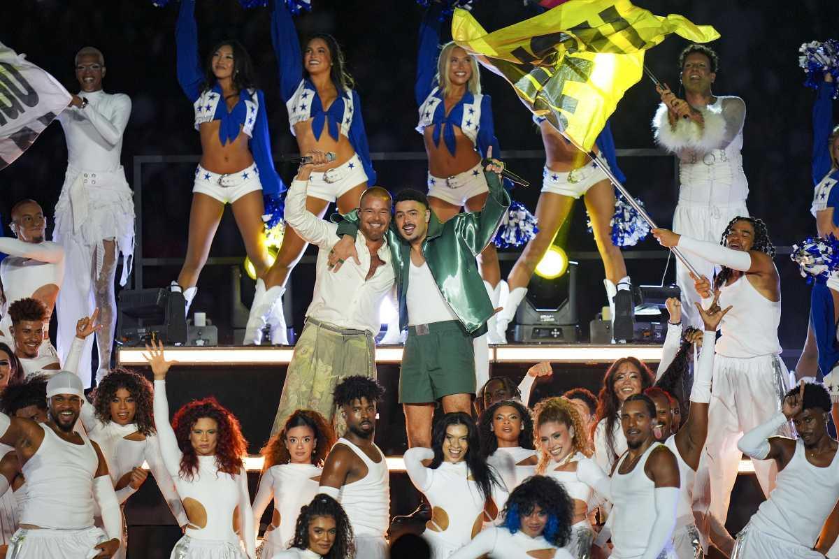 Ricky Martin incendeia Maracanã em show histórico da NFL no Rio e estreia "Pikito, Pikito" ao lado de Pedro Sampaio