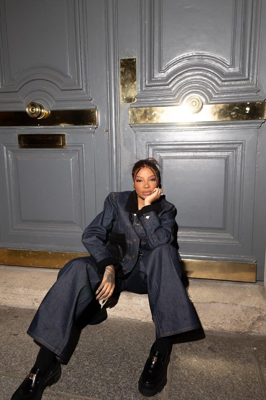 Ludmilla veste collab Levi’s® e sacai em evento exclusivo em Paris Ludmilla veste collab Levi’s® e sacai em evento exclusivo em Paris