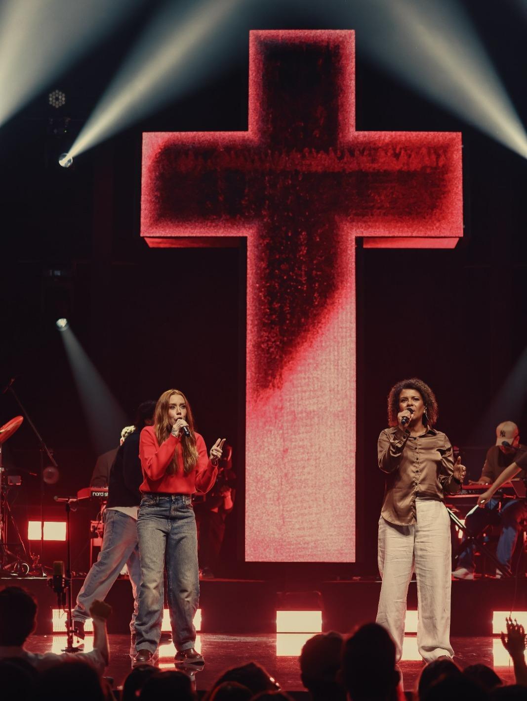 Terceira faixa do álbum "JESUS" chega às plataformas e marca o encontro de Julliany com uma das principais referências da música cristã brasileira Terceira faixa do álbum "JESUS" chega às plataformas e marca o encontro de Julliany com uma das principais referências da música cristã brasileira