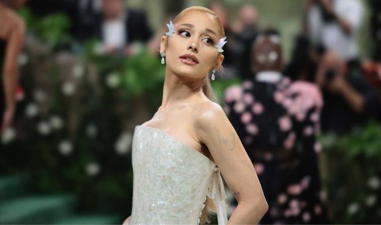 Família de Ariana Grande está preocupada com a saúde da cantora, segundo fonte