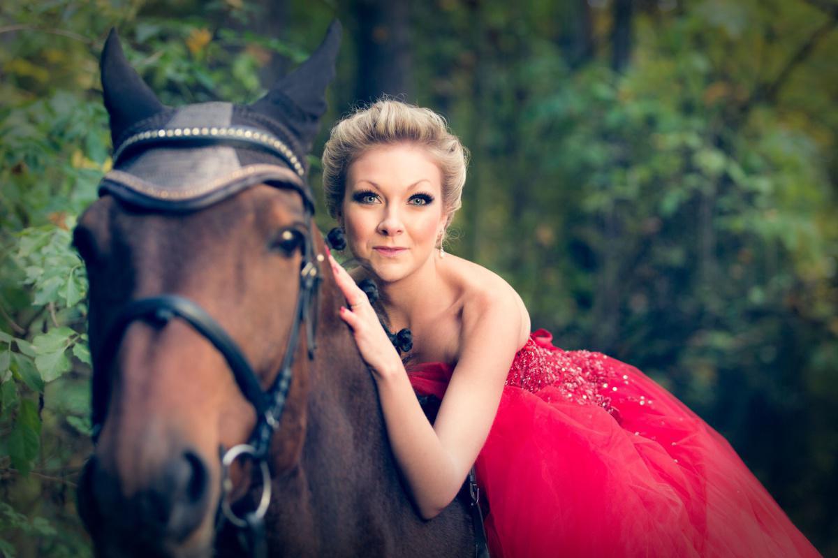 INTERNATIONAL OPERA SINGER SETTLES IN FELIXSTOWE WHILE PERFORMING ONLINE INTERNATIONAL OPERA SINGER SETTLES IN FELIXSTOWE WHILE PERFORMING ONLINE