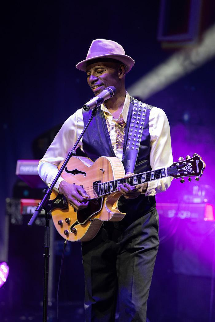 "Give Me The Night" George Benson’s Greatest Hits Live on Stage!