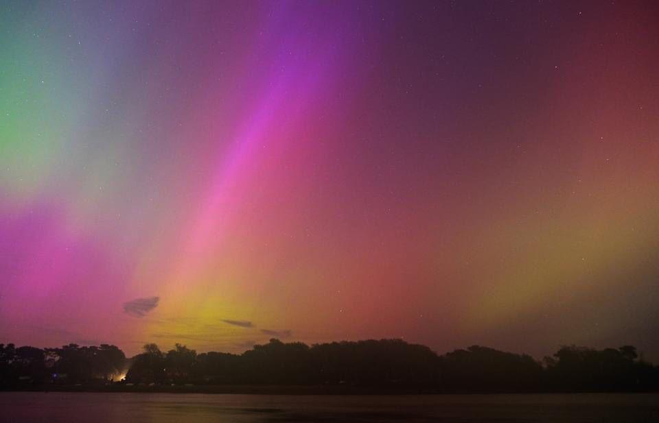 Stunning Photos of Last Night's Aurora Borealis in Felixstowe!