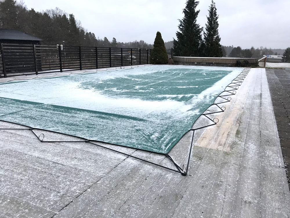 Vinterstängning av poolen Vinterstängning av poolen