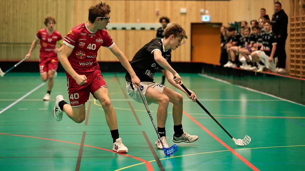 Klubbteknik i innebandy – mer än bara dribbling Klubbteknik i innebandy – mer än bara dribbling