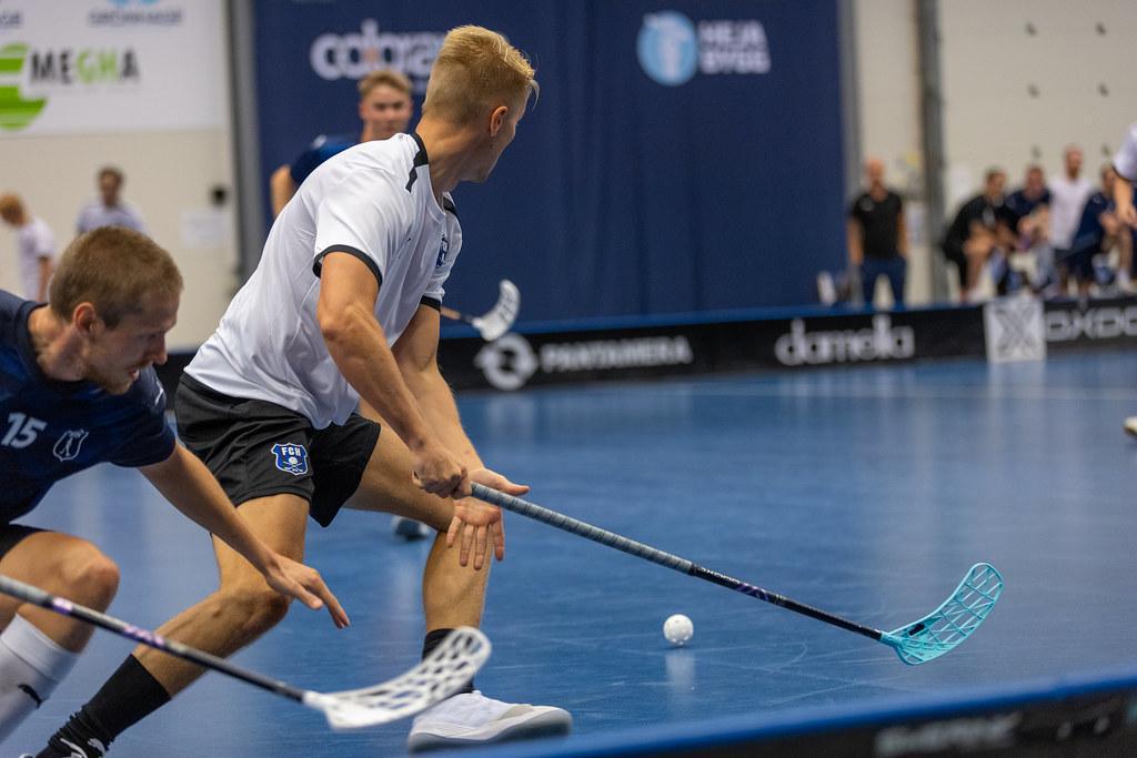 Finter, tempoväxlingar och kroppsfinter i innebandy