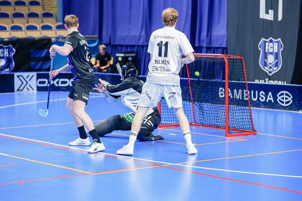 Var görs egentligen målen i innebandy?